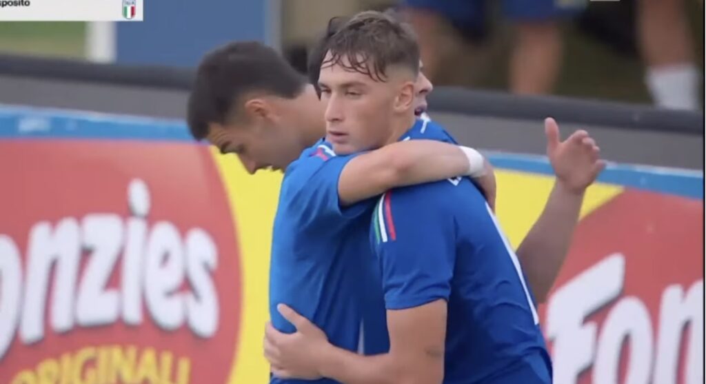 VIDEO – Pio Esposito in history: POKER in National Team