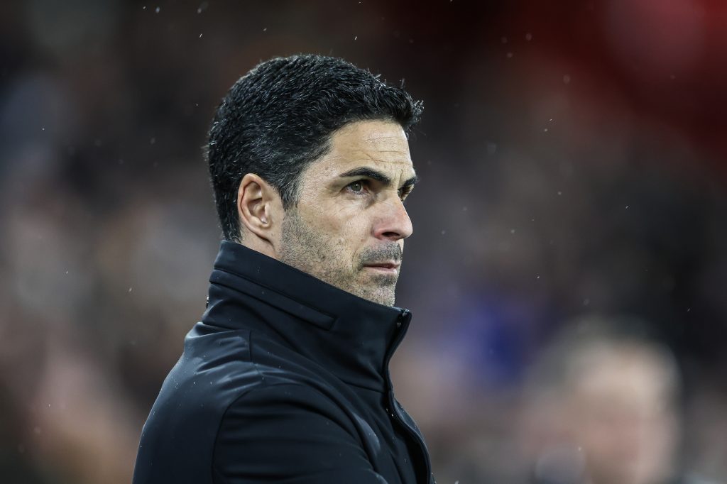 Leaves the retreat due to injury. Arteta worries: I hope its nothing serious