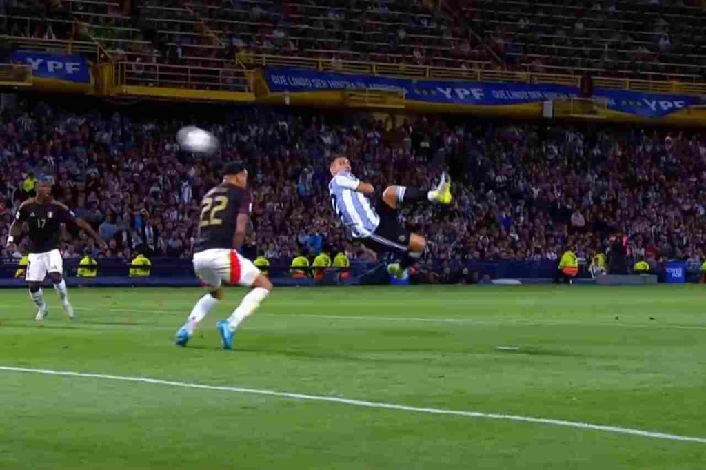 VIDEO – Lautaro’s amazing goal with Argentina: scissors kick from Messi’s assist