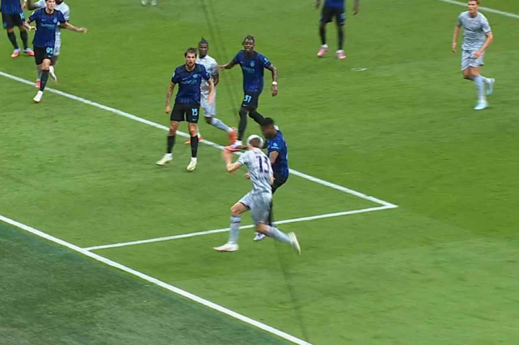 The slow-motion review of Inter-Udinese: “Clear penalty”