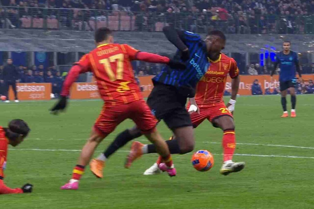 The slow-motion review of Inter-Lecce: Maresca does not award two penalties