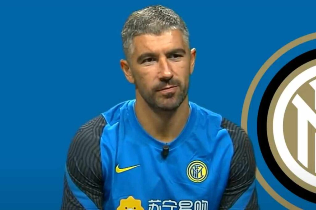 Inter-Udinese, Kolarov sent off for protesting: red card in the 19th minute